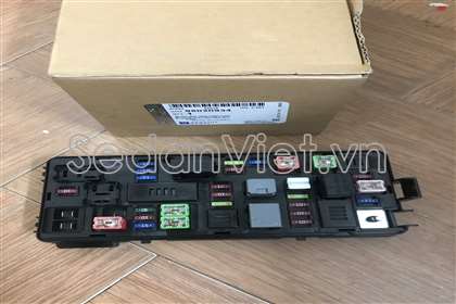 Hộp cầu chì trong xe 95020934