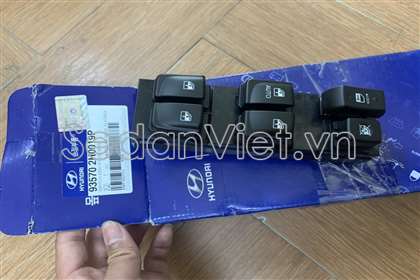 Cụm công tắc lên xuống kính tổng 935702H1109P